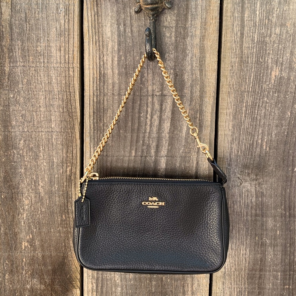 COACH Wristlet with gold chain 🙌🏻 NWOT
